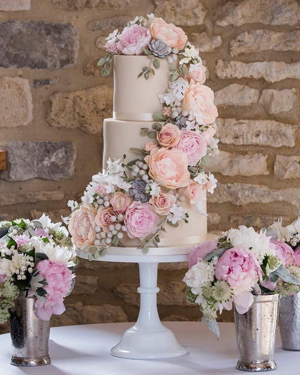 classic elegance wedding cakes