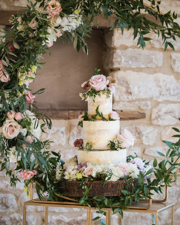 floral hoop finesses wedding cakes